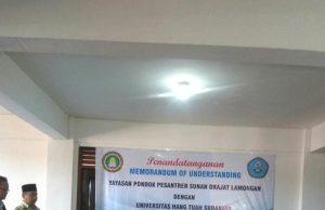 Penandatanganan MoU Hang Tuah Surabaya Dengan Yayasan Pondok Pesantren Sunan Drajat Lamongan. penandatangan MOU Yayasan pondok pesantren Sunan Drajat dan Universits Hang Tuah Surabaya