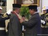Kyai Haji Abdul Ghofur Terima Penghargaan Bintang Mahaputera Pratama dari Presiden Prabowo Penghargaan Bintang Mahaputra Pratama KH Abdul Ghofur