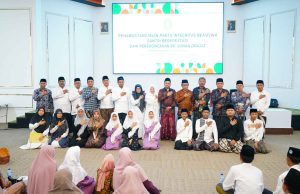 Yayasan dan Perekonomian PP Sunan Drajat memberikan beasiswa 3,6 M untuk 223 santri berprestasi