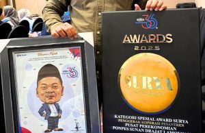 Gus Dr. H. Anas Al-Hifni Raih Penghargaan Bergengsi SURYA AWARDS 2025 sebagai Penggerak Koperasi Pesantren Gus Dr. H. Anas Al-Hifni Raih Penghargaan Bergengsi SURYA AWARDS 2025