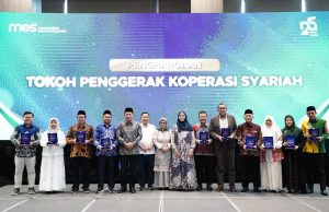 Gus Anas Al-Hifni Terima Penghargaan dari MES Sebagai Tokoh Penggerak Koperasi Syariah 2025
