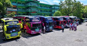 Mudik Gelombang Ketiga, Pondok Pesantren Sunan Drajat Berangkatkan Lebih Dari 1000 Santri Dengan Di Antar 32 Armada Transportasi
