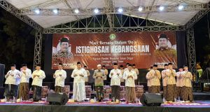 Ribuan Santri Pondok Pesantren Sunan Drajat Gelar Istighosah Kebangsaan