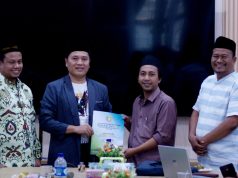Penyerahan Aksara Pegon Oleh Tim Majlis Ilmu Sunan Drajat Kepada Dewan Pakar Pegon Kemenag RI