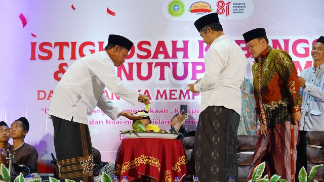 potong tumpeng